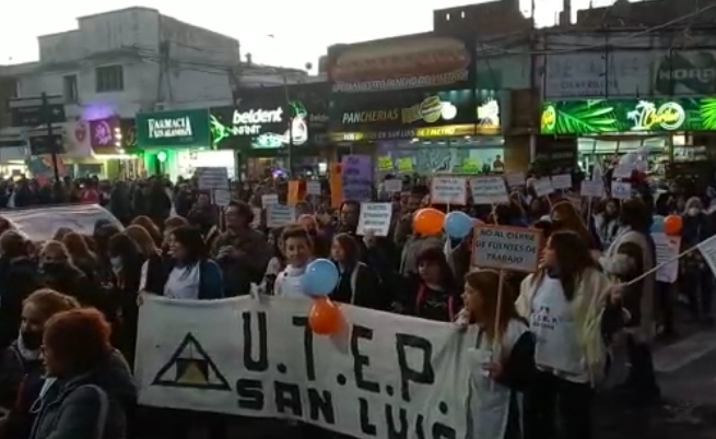 Multitudinaria marcha docente contra “el vaciamiento del sistema educativo”