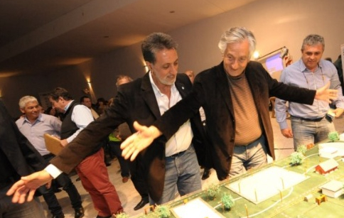 El intendente que se aumenta un 80% el sueldo