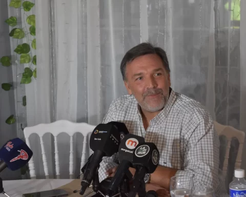 Marcelo Amitrano anunció su candidato a Gobernador y abrió especulaciones políticas.