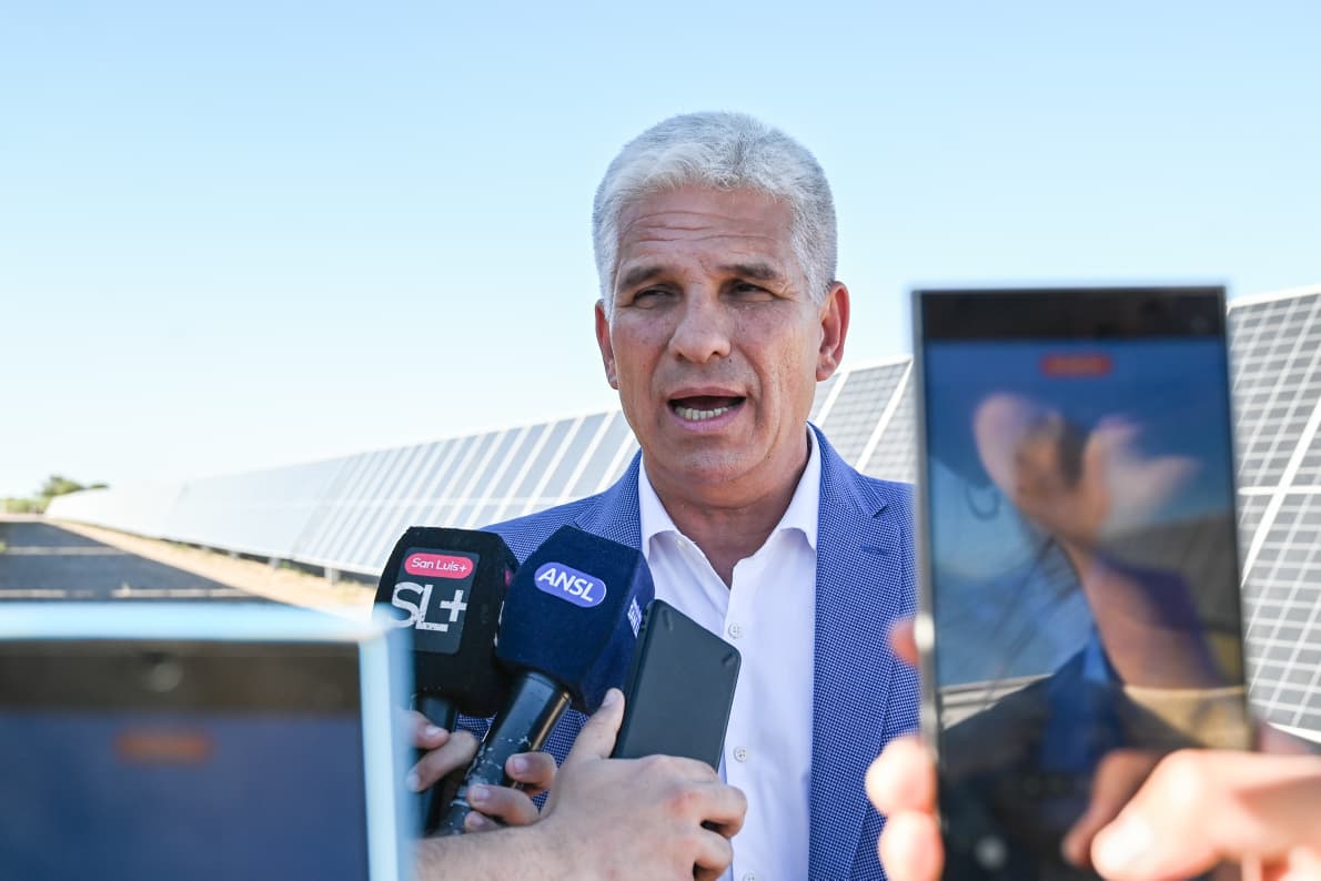 En un país quebrado y una provincia que sale del rojo, Poggi anuncia otro aumento salarial y un bono extraordinario